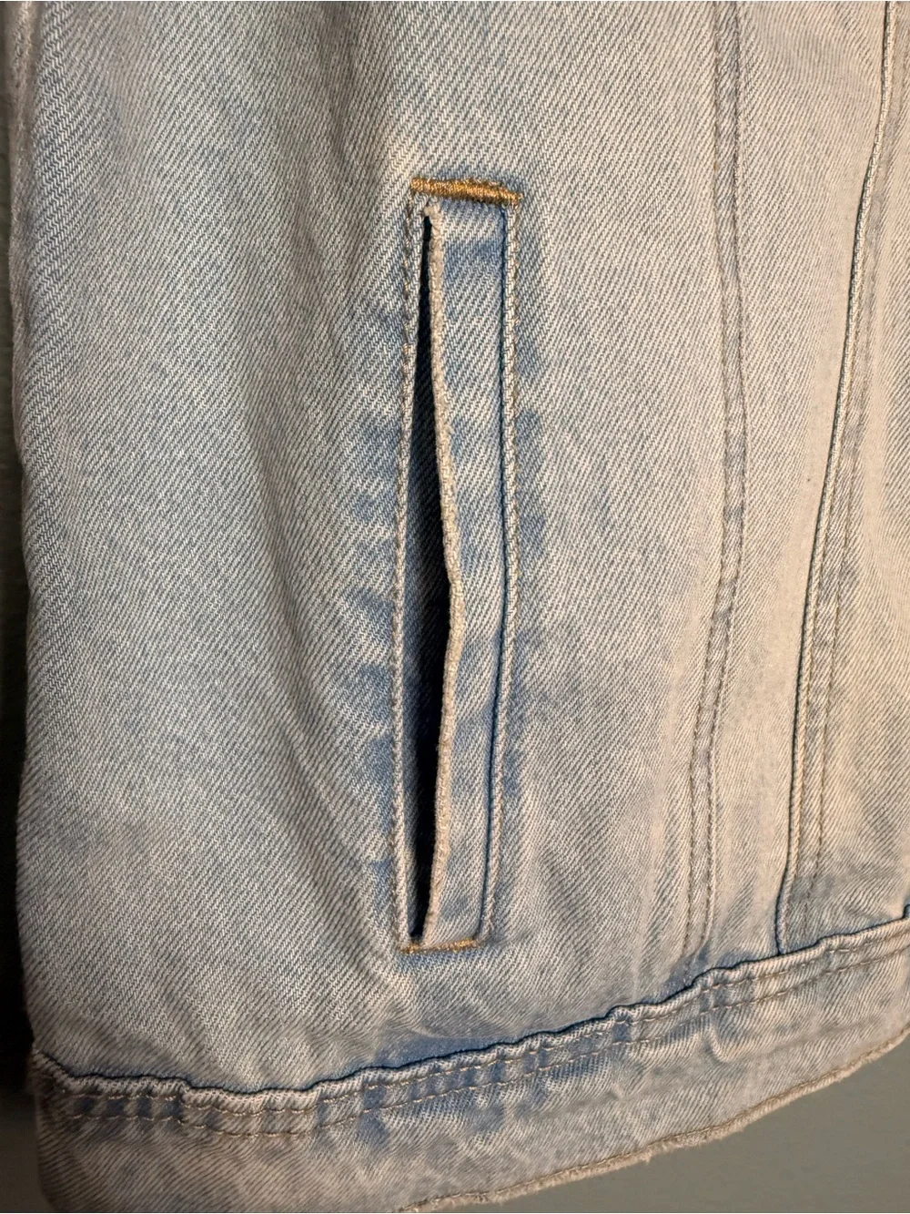 Universal Thread 90s Baggy Trucker Denim Jacket in Light Wash